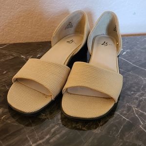 Life Stride Beige Shoes size 7.5